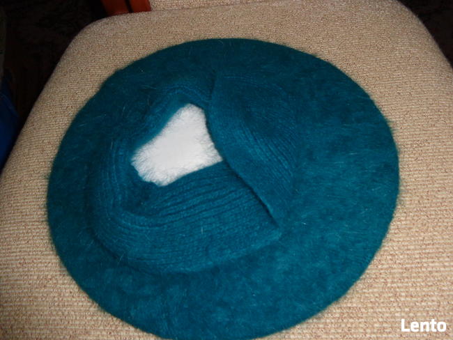 Beret z angory morski z paskiem nowy