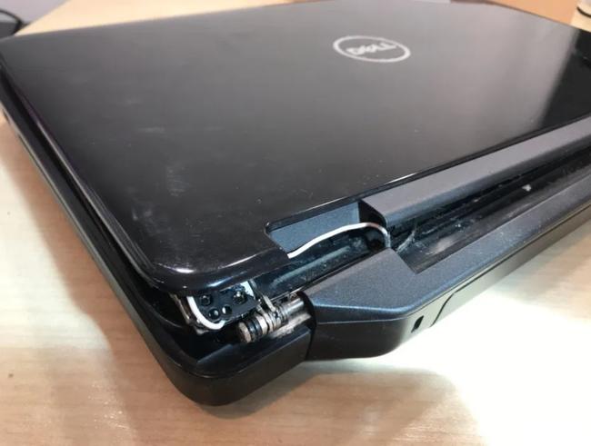 Wymiana oraz naprawa zawiasów i prowadnic w laptopie