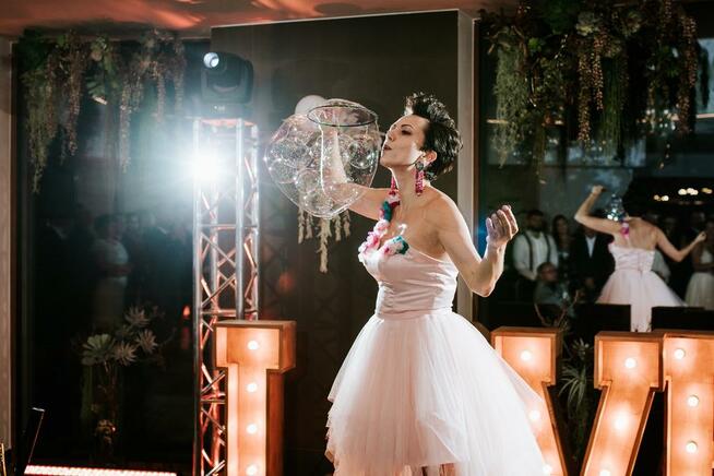 Artystyczny pokaz baniek mydlanych Bubbles&ART NA WESELU