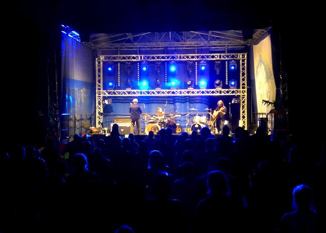 PROFESJONALNE NAGŁOŚNIENIE-OŚWIETLENIE-SCENA