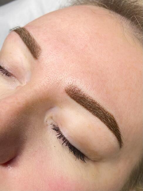 MAKIJAŻ PERMANENTNY BRWI