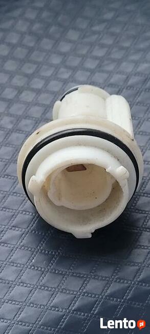 Oprawki świateł tylnych i kierunkowskazów do Audi 80 b4