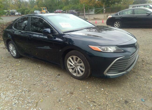 Toyota Camry 2021, 2.5L, LE, po gradobiciu