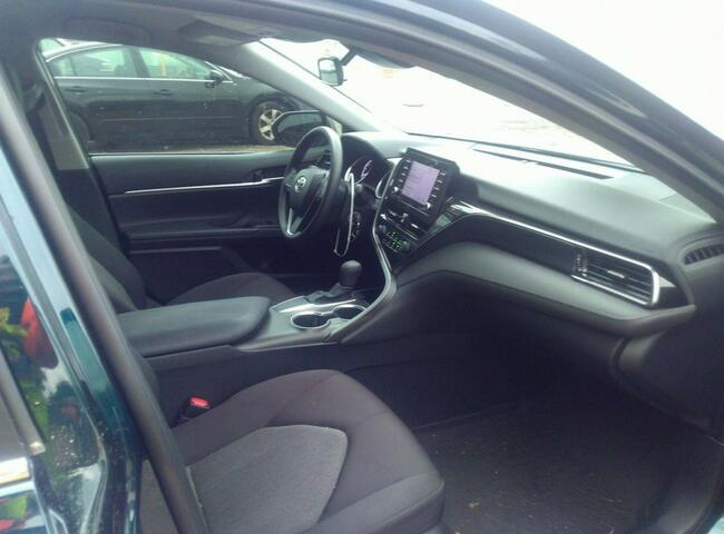 Toyota Camry 2021, 2.5L, LE, po gradobiciu