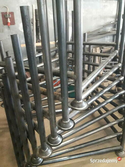 Kosz transportowy, stemple, paleta magazynowa szalunki