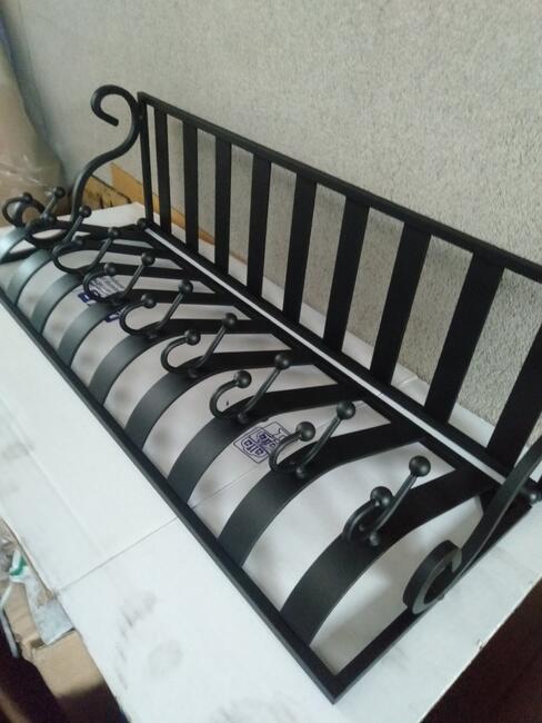 Wieszak metalowy kuty piękny producent Belsoo