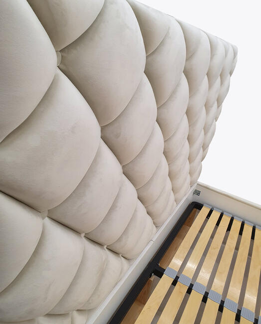 Łóżko sypialniane ZOYA z guziczkami tapicerowanymi 160×200