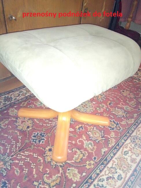Fotel z podnóżkiem