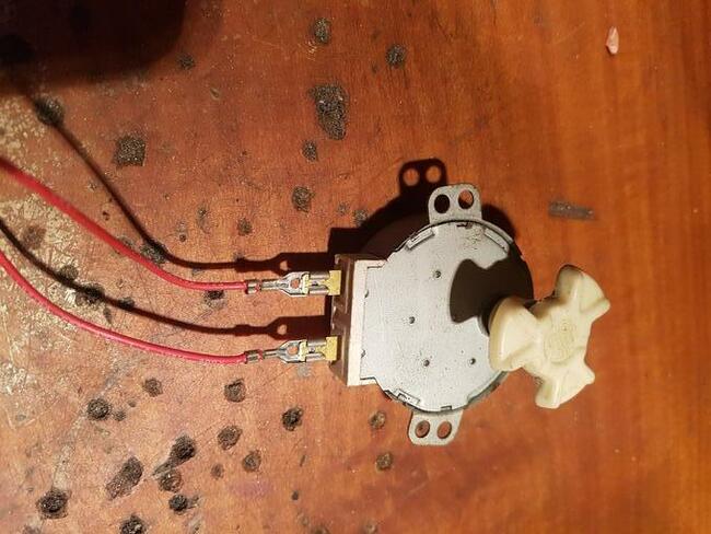 Silniczek do mikrofali