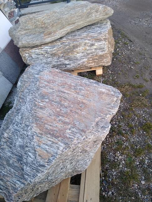 Kora kamienna gnejs szpilki głazy kamień sciezkowy