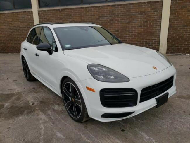 Porsche Cayenne Turbo 2019, 4.0L, 4x4, porysowany lakier