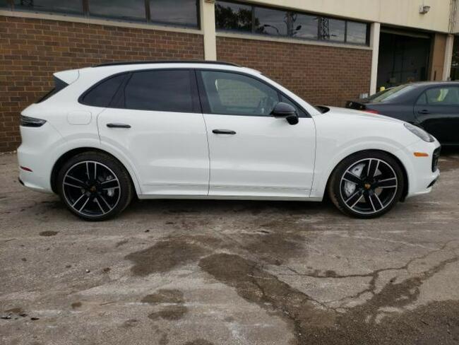 Porsche Cayenne Turbo 2019, 4.0L, 4x4, porysowany lakier