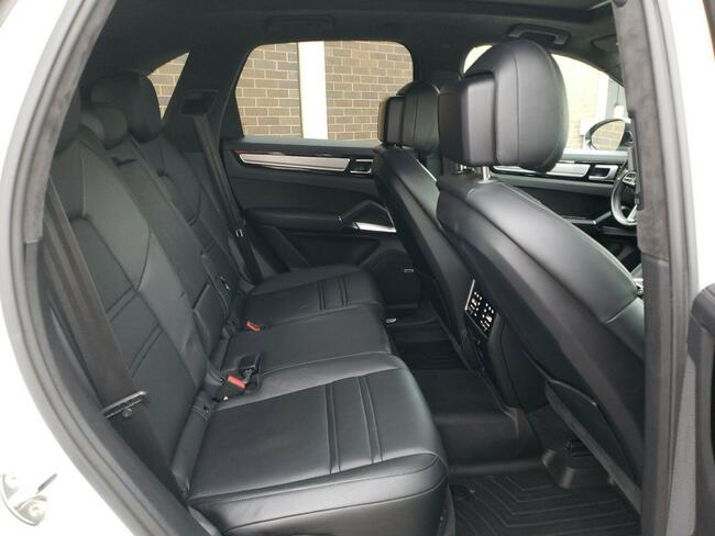 Porsche Cayenne Turbo 2019, 4.0L, 4x4, porysowany lakier