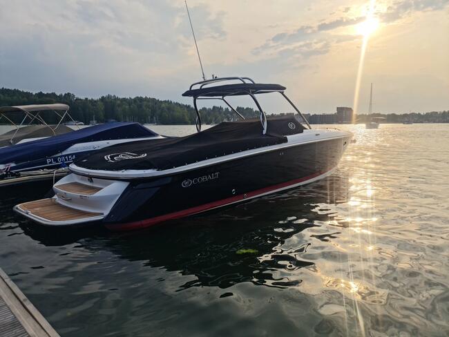 Wynajem motorówek premium ze sternikiem Mikołajki Mazury