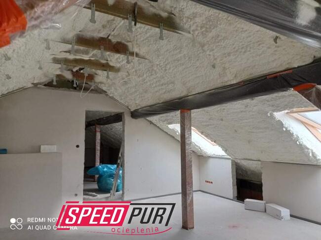 Piana PUR Ocieplanie Poddasze Wiązary Dach Strop Piła