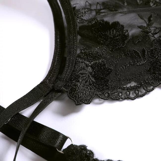 Komplet haftowanej bielizny Flower Beauty