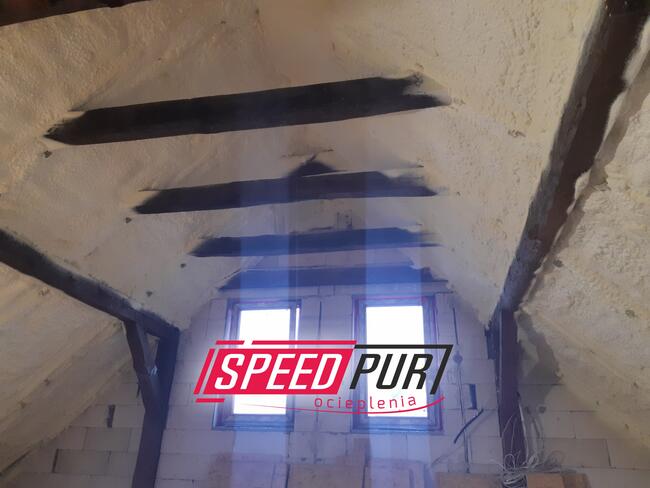 Piana PUR Ocieplanie Poddasze Wiązary Dach Strop Strych