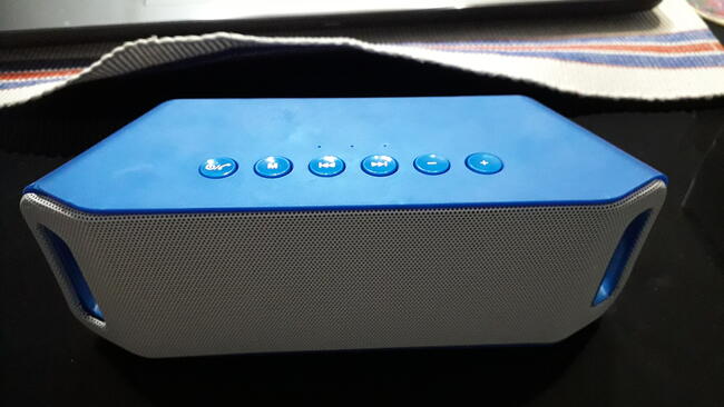 Bezprzewodowy głośnik BLUETOOTH S204. Gra bardzo głośno.