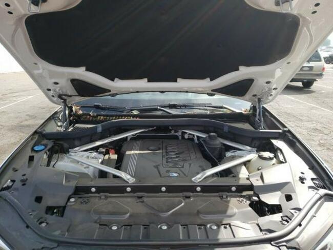 BMW X5 2019, 3.0L, 4x4, po gradobiciu