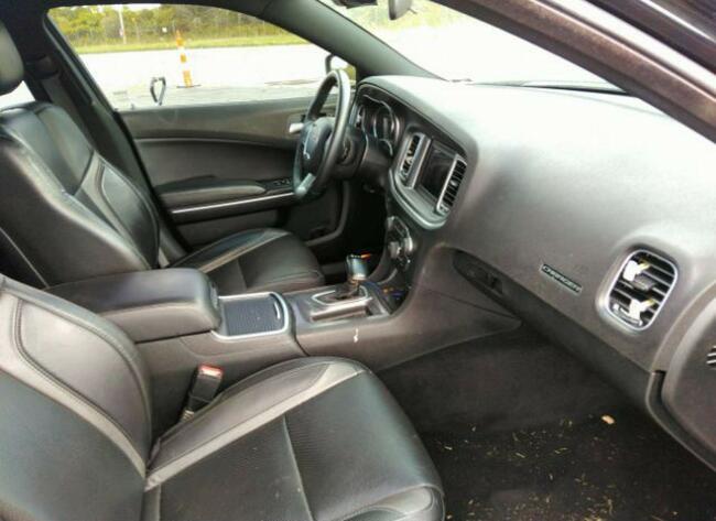 Dodge Charger 2020, 3.6L, porysowany lakier