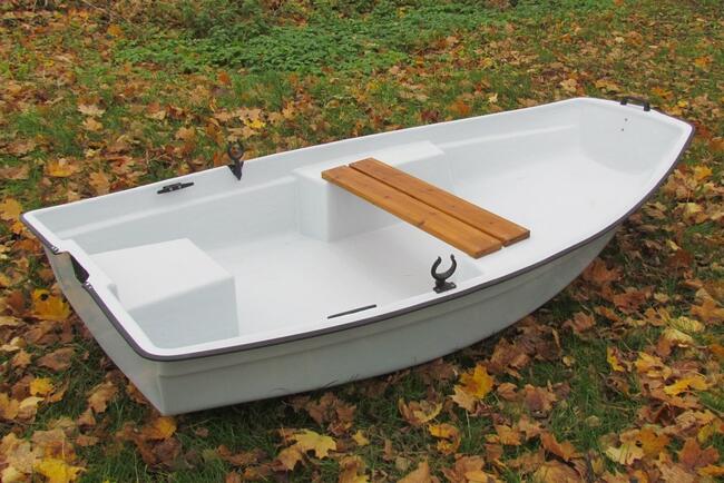 Wędkarska łódka zanętowa do wędkowania i pływania,