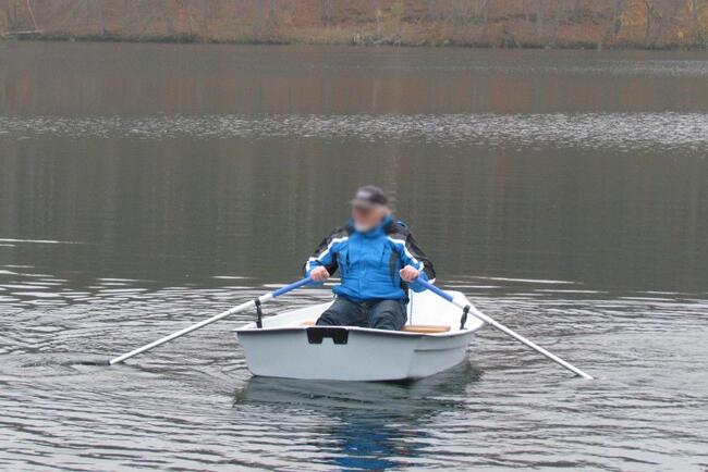 Wędkarska łódka zanętowa do wędkowania i pływania,