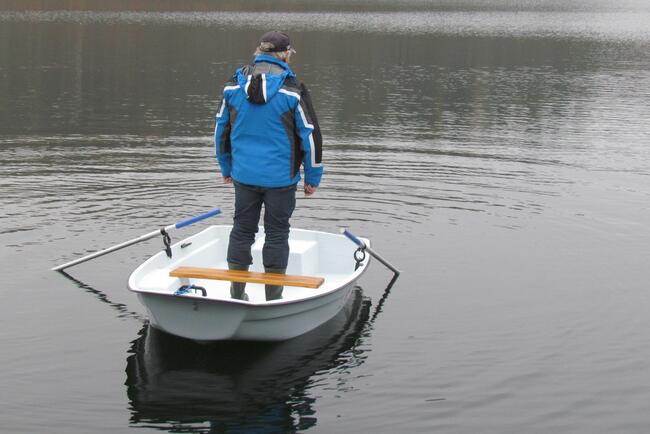 Wędkarska łódka zanętowa do wędkowania i pływania,