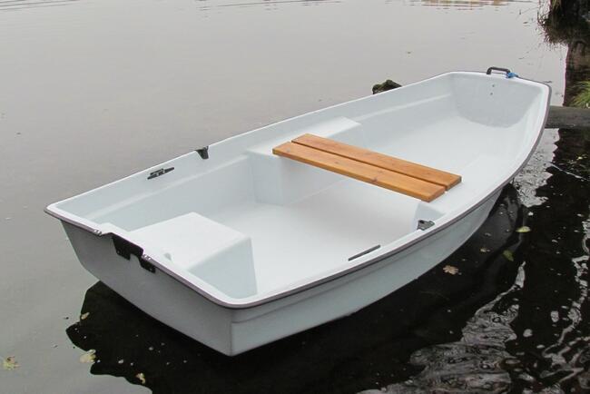 Wędkarska łódka zanętowa do wędkowania i pływania,