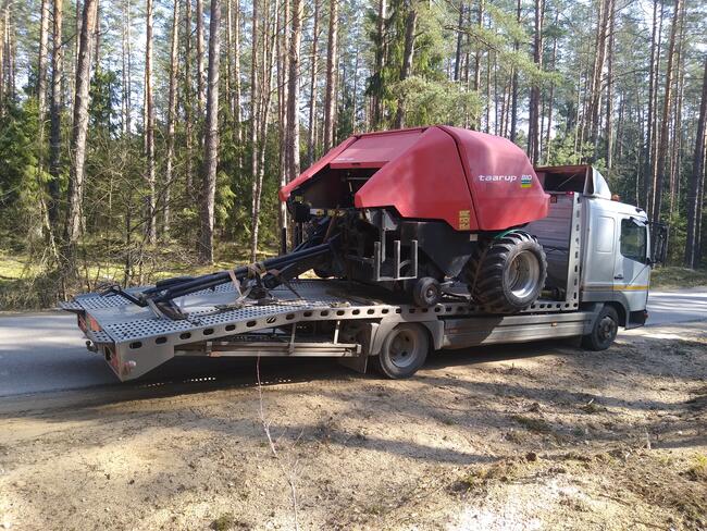 Transport sprzętu rolniczego i budowlanego pomoc drogowa