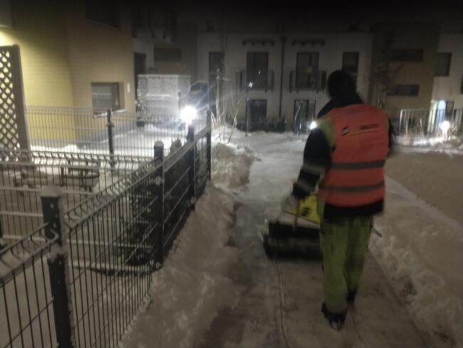 Odśnieżanie dachów płaskich i spadowych 507 55 85 85