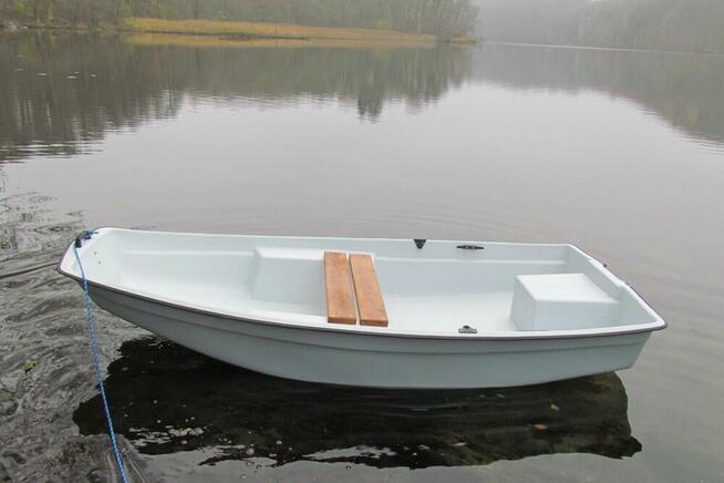 Wędkarska łódka zanętowa do wędkowania i pływania,