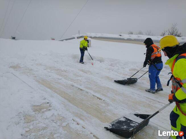 Odśnieżanie dachów płaskich i spadowych 507 55 85 85