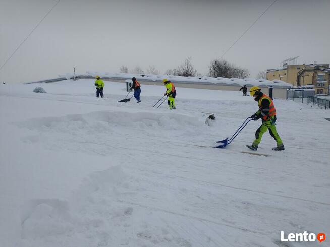 Odśnieżanie dachów płaskich i spadowych 507 55 85 85