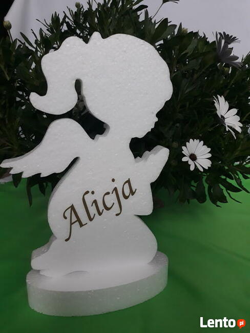 Aniołek klęczacy z imieniem dekoracja Pierwsza Komunia