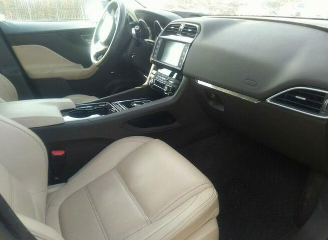 Jaguar F-Pace 35T PRESTIGE, 2017, po gradobiciu