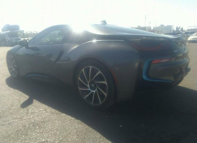 BMW i8 2015, 1.5L, porysowany lakier