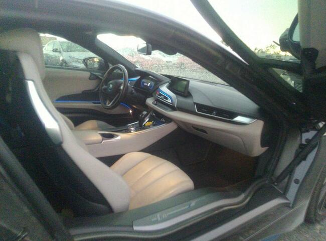 BMW i8 2015, 1.5L, porysowany lakier