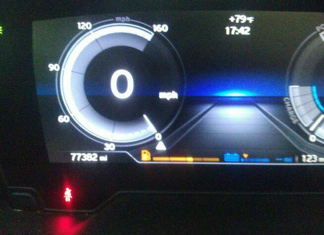 BMW i8 2015, 1.5L, porysowany lakier