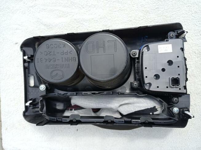 KONSOLA STEROWANIA + PODŁOKIETNIK MAZDA 3 -2015