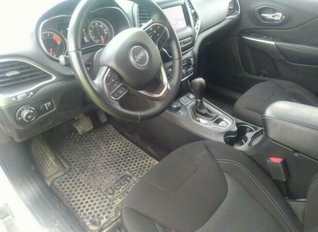 Jeep Cherokee 2019, 3.2L, 4x4, po gradobiciu