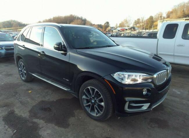 BMW X5 2017, 3.0L, 4x4, porysowany lakier