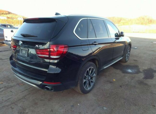 BMW X5 2017, 3.0L, 4x4, porysowany lakier
