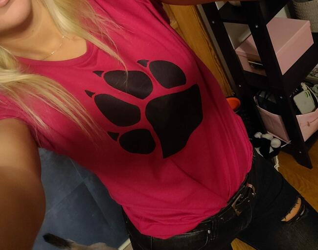 Koszulka z nadrukiem - symboliczna łapa psa