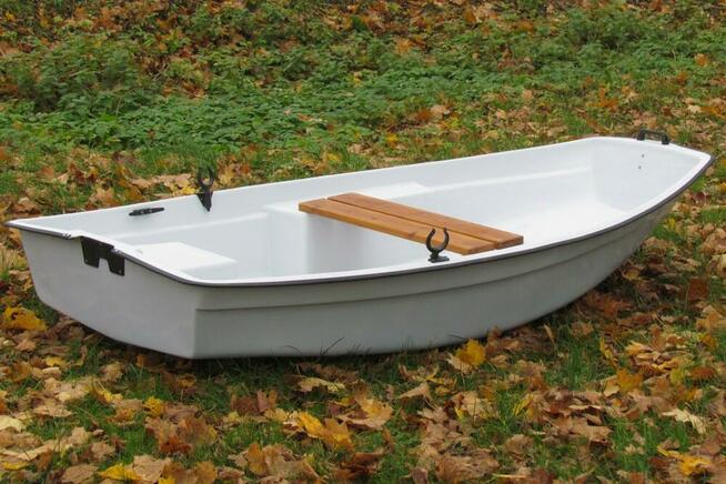 Wędkarz łódka wędkarska łódź do wędkowania i rekreacji mała