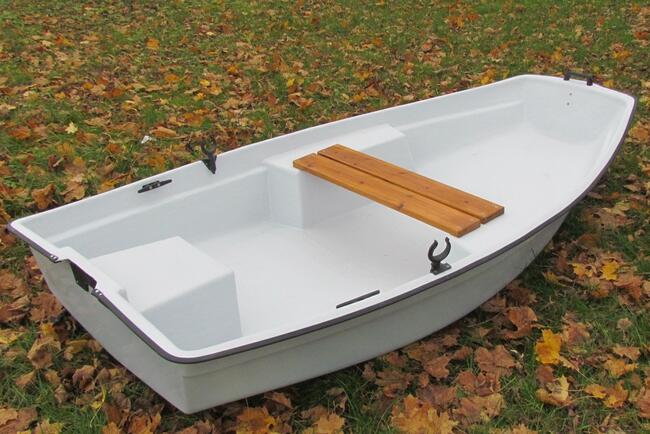 Wędkarz łódka wędkarska łódź do wędkowania i rekreacji mała