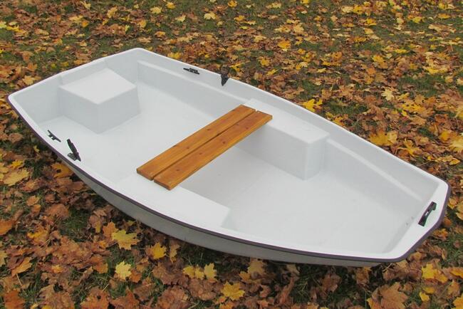 Wędkarz łódka wędkarska łódź do wędkowania i rekreacji mała