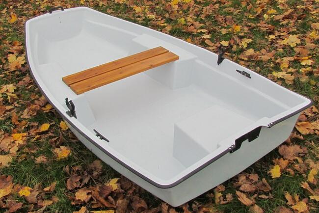 Wędkarz łódka wędkarska łódź do wędkowania i rekreacji mała