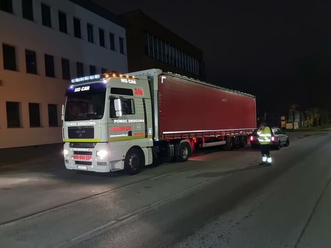 TRANSPORT NISKOPODWOZIOWY JEŁOWA POMOC DROGOWA HOLOWNIK