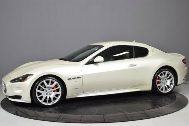 Maserati GranTurismo S Automatic 4.7L V8 433KM 2012