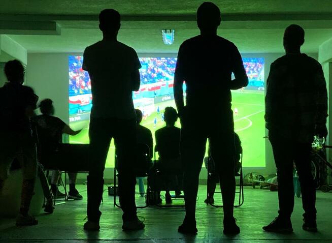 Projektor Ekran Nagłośnienie i Pointer na Wynajem Projektora